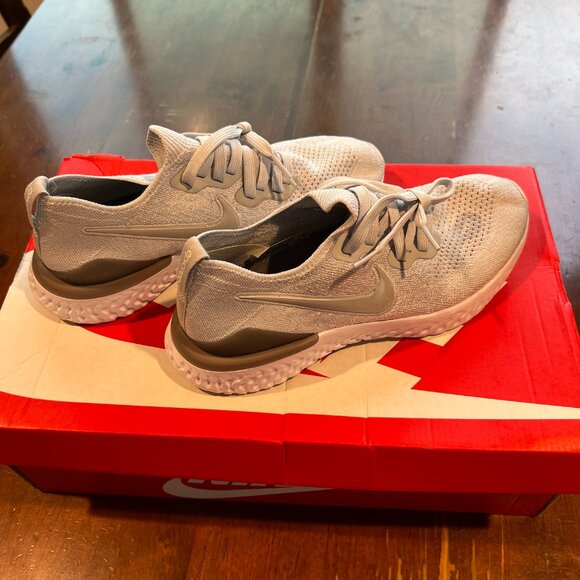 Nike Women's Epic React Flyknit 2 - Picture 1 of 9